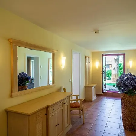 Haus Strandeiche 01 *