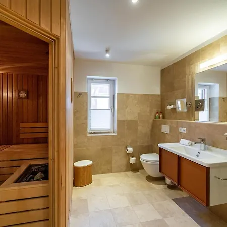 Haus Strandeiche 01 *